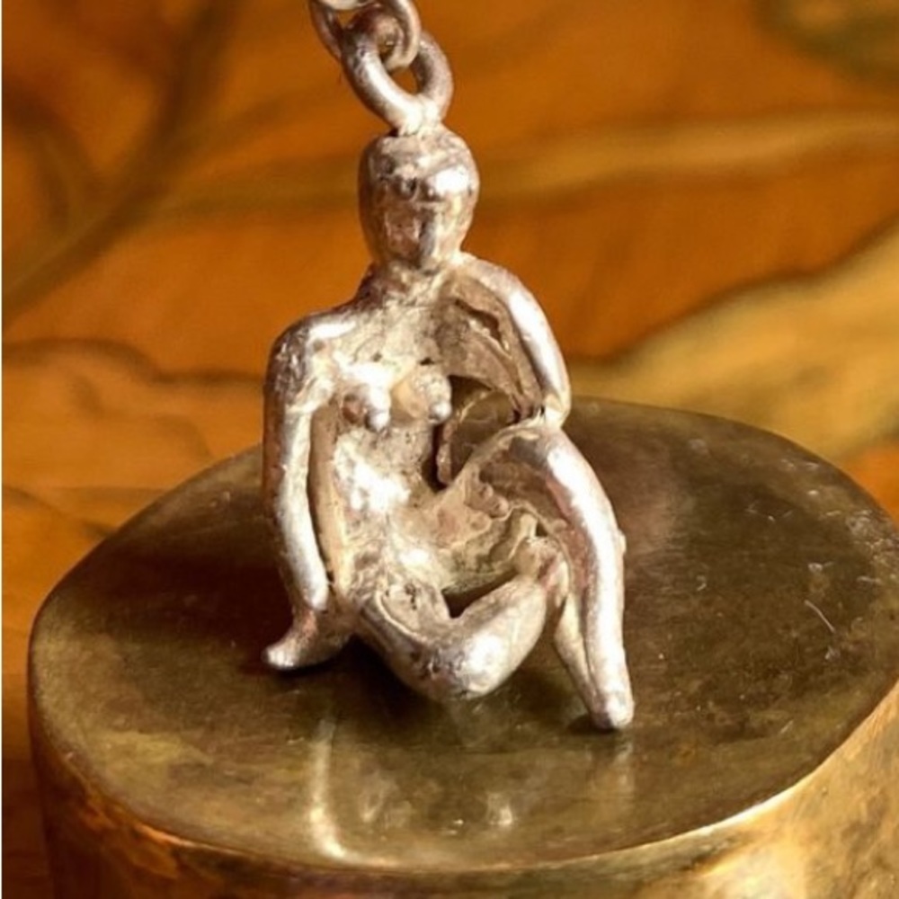 Vintage Sterling Pondering Lady Charm🤍🤍🤍